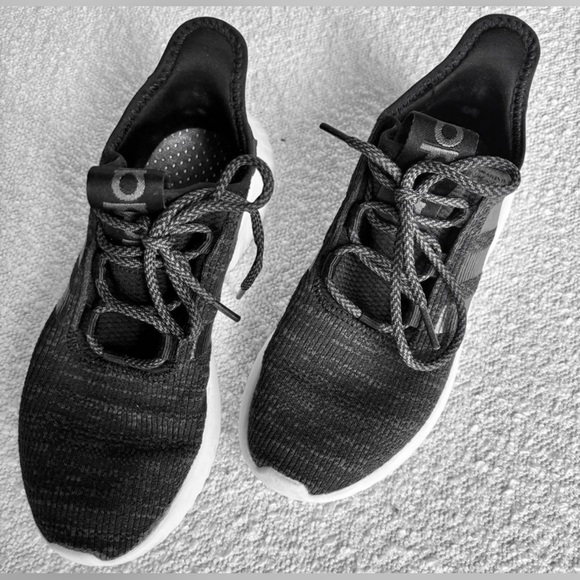 adidas Shoes - Adidas Black and White Tennis Shoes Size 7 Very Comfortable